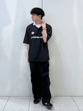 「LOWRYS FARM（ローリーズファーム）のＧＡＭＥシャツＳＳ　127214（Tシャツ/カットソー、ブラック系）」を使った、Hibikiさん（メンズ・170cm）の春コーディネート