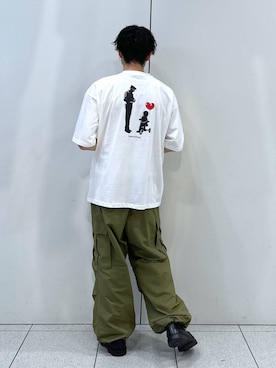 「LOWRYS FARM（ローリーズファーム）のナイロンドロストカーゴパンツ100537（その他パンツ、グリーン系）」を使った、Hibikiさん（メンズ・170cm）の夏コーディネート