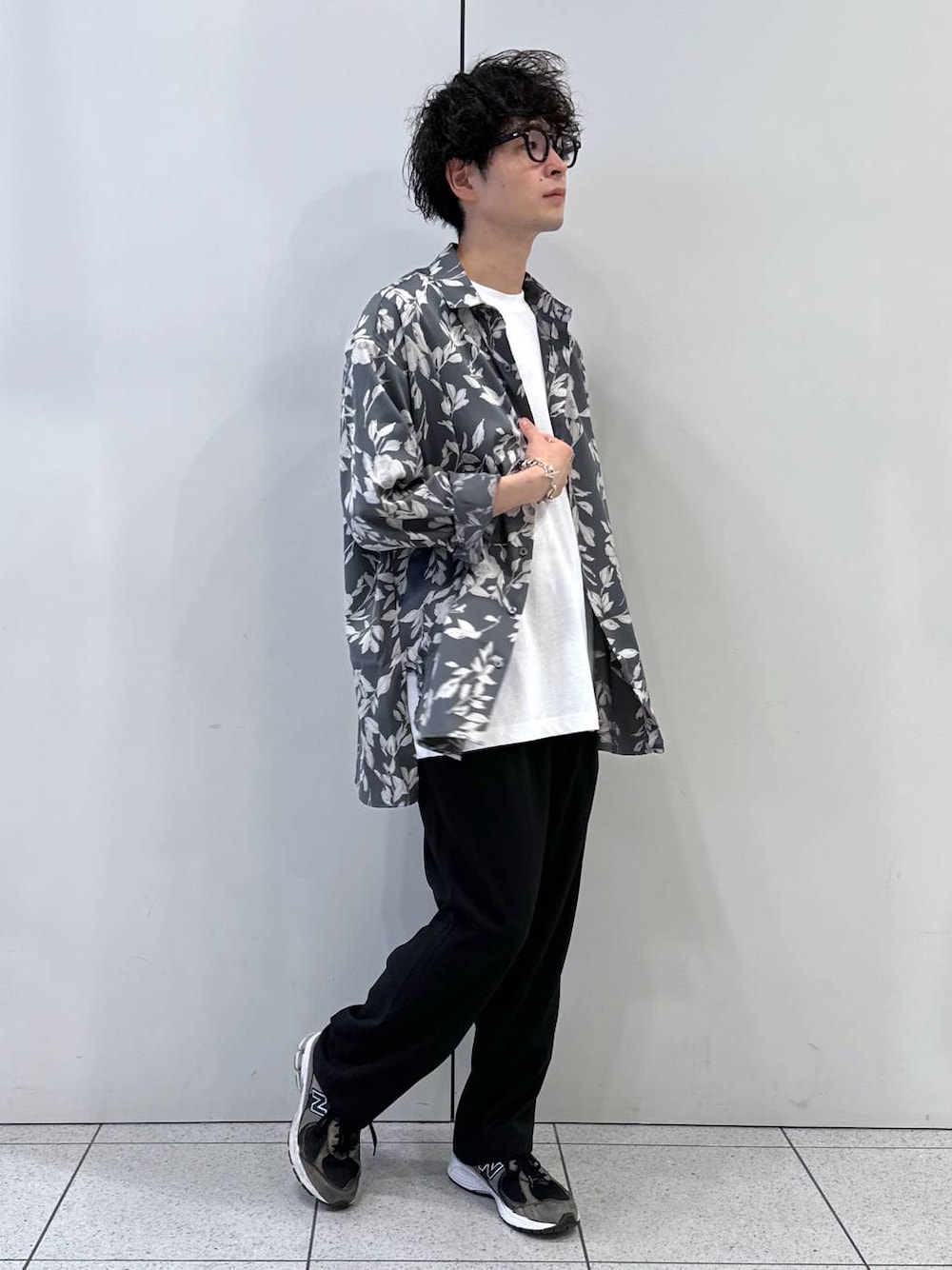 LOWRYS FARM（ローリーズファーム）の「サテンSTフラワーシャツ