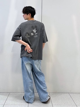 「LOWRYS FARM（ローリーズファーム）のカコウデニムバギーパンツ 148865（デニムパンツ、ブルー系）」を使った、Hibikiさん（メンズ・170cm）の夏コーディネート