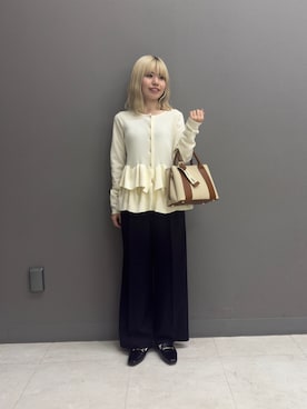 「SENSE OF PLACE by URBAN RESEARCH(センスオブプレイスバイアーバンリサーチ)の『洗濯可』ウェーブペプラムニットカーディガン(カーディガン/ボレロ、ホワイト系)」を使った、nanaさん(レディース・153cm)の春コーディネート