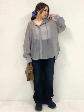 「MARY QUANT（マリークワント）のMARY QUANT × PUBLUX/マリークワント チャーム 付 デイジー 型押し レザレット ショルダーバッグ　限定展開（ショルダーバッグ、ブラウン系）」を使った、PUBLUXさん（レディース・160cm）の秋コーディネート