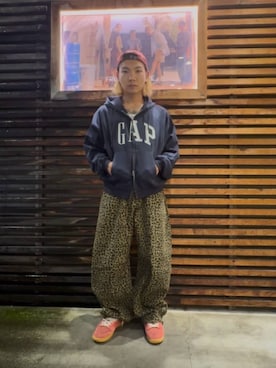 「GAP（ギャップ）のアイテム（トップス）」を使った、PUBLUXさん（メンズ・170cm）の秋コーディネート