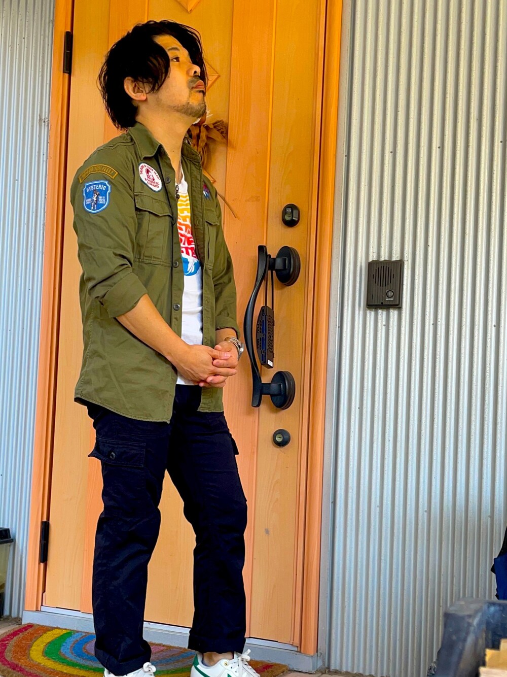 「HYSTERIC GLAMOURのアイテム（カーゴパンツ、ブラック系）」を使った、nijinopapapapaさん（メンズ・163cm）の秋コーディネートの1枚目の写真
