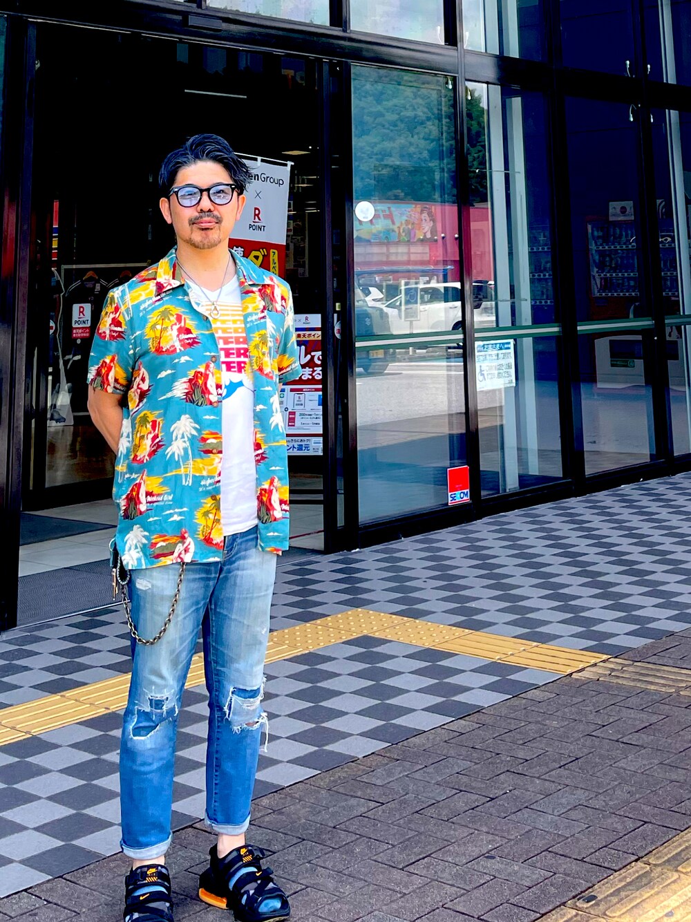 「ヒステリックグラマー」｜「HYSTERIC GLAMOURのアイテム（Tシャツ/カットソー、ホワイト系）」を使った、nijinopapapapaさん（メンズ・163cm）の夏コーディネートの1枚目の写真