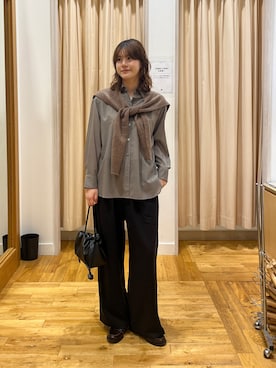 「URBAN RESEARCH DOORS（アーバンリサーチドアーズ）のWool Blend Basic Shirts（シャツ/ブラウス、グレー系）」を使った、Natsumi    さん（レディース・171cm）の秋コーディネート