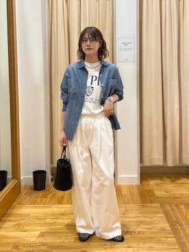「URBAN RESEARCH DOORS（アーバンリサーチドアーズ）のシアーデニムシャツ（シャツ/ブラウス、ブルー系）」を使った、Natsumi    さん（レディース・171cm）の春コーディネート