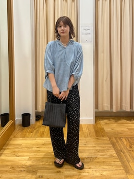 「URBAN RESEARCH DOORS（アーバンリサーチドアーズ）のシアーデニムピンタックドルマンブラウス（シャツ/ブラウス、ブルー系）」を使った、Natsumi    さん（レディース・171cm）の夏コーディネート