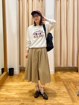 「URBAN RESEARCH DOORS（アーバンリサーチドアーズ）のストレッチチノスカート（スカート、ベージュ系）」を使った、Natsumi    さん（レディース・171cm）の秋コーディネート