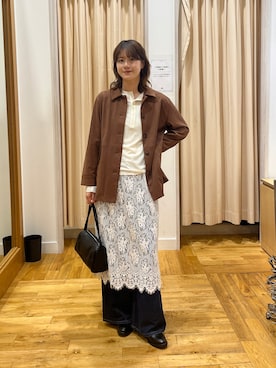 「URBAN RESEARCH DOORS（アーバンリサーチドアーズ）の『別注』Audrey and John Wad×DOORS　フェイクスウェードジャケット（テーラードジャケット、ブラウン系）」を使った、Natsumi    さん（レディース・171cm）の秋コーディネート