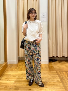 「URBAN RESEARCH DOORS（アーバンリサーチドアーズ）のヘムドロストプルオーバー（Tシャツ/カットソー、ホワイト系）」を使った、Natsumi    さん（レディース・171cm）の春コーディネート