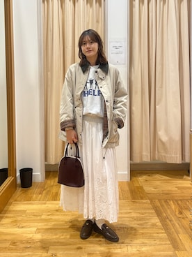 「URBAN RESEARCH DOORS（アーバンリサーチドアーズ）の『別注』Barbour×DOORS　OS BEDALE PADDED（テーラードジャケット、ベージュ系）」を使った、Natsumi    さん（レディース・171cm）の秋コーディネート
