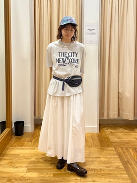 「URBAN RESEARCH DOORS（アーバンリサーチドアーズ）のGOOD ROCK SPEED　NYC TSHIRTS（Tシャツ/カットソー、グレー系）」を使った、Natsumi    さん（レディース・171cm）の春コーディネート
