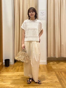 「URBAN RESEARCH DOORS（アーバンリサーチドアーズ）の『別注』アフリカンスクエア×DOORS　フリンジラフィアバッグ（ハンドバッグ、ベージュ系）」を使った、Natsumi    さん（レディース・171cm）の夏コーディネート