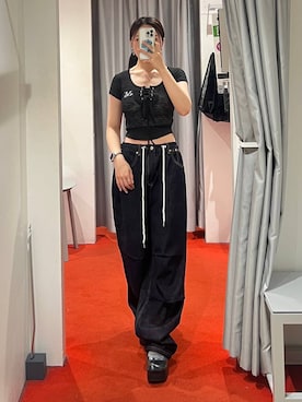 「MUCENT（ムセント）のMUCENT／SARON レースアップトップス（Tシャツ/カットソー、ブラック系）」を使った、モモさん（レディース）の夏コーディネート