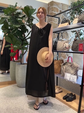 「Jena espace merveilleux(ジェナ エスパスメルヴェイユ)の【着てないぐらい軽い!?】2WAYリボンシアーワンピース(ワンピース、ブラック系)」を使った、みさきさん(レディース・167cm)の夏コーディネート