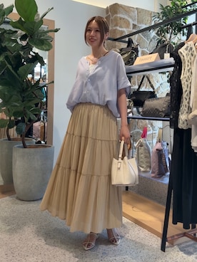 「Jena espace merveilleux（ジェナ　エスパスメルヴェイユ）の〈7/17インスタライブご紹介アイテム〉裾ドロストVネックシャツ（シャツ/ブラウス、パープル系）」を使った、みさきさん（レディース・167cm）の夏コーディネート