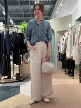 「Jena espace merveilleux（ジェナ　エスパスメルヴェイユ）の【待望のサイズ展開！シリーズ累計販売枚数1万枚突破！】テンセルデニムシャツ（シャツ/ブラウス、ブルー系）」を使った、みさきさん（レディース・167cm）の春コーディネート