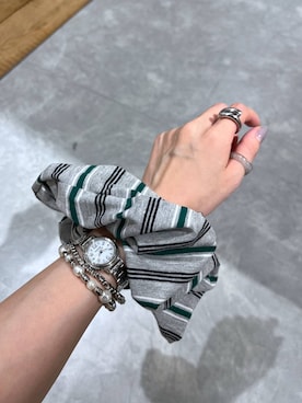 「LOWRYS FARM（ローリーズファーム）のマルチボーダーシュシュ 999574（シュシュ、グレー系）」を使った、fuku5662さん（レディース・160cm）の夏コーディネート