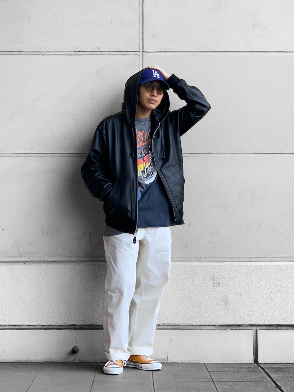 「Schott、休日スタイル、秋服準備はじめました、ビッグシルエット、キャップ、パーカー、NEW ERA、白パンツ、ペインターパンツ、コンバース、ワイドパンツ、バンT、大人カジュアル、オーバーサイズ、低身長」｜「schottのSchott/ショット/TC PAINTER PANTS/ペインターパンツ（その他パンツ、ホワイト系）」を使った、RYOHEI  TOTOKIさん（メンズ・165cm）の秋コーディネートの1枚目の写真