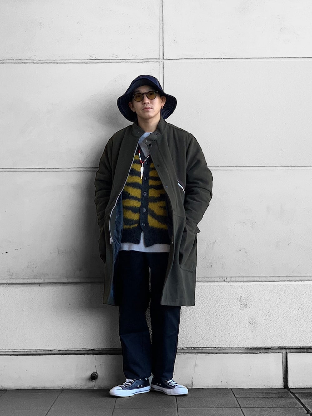 「Schott、ストリート、あったかコーデ、冬コーデ、休日スタイル、ロングコート、ビッグシルエット、カラーニット、ゆるコーデ、スニーカー、レイヤードスタイル、低身長コーデ」｜「schottのSchott/ショット/TC DOUBLE PLEATED WIDE PANTS/2タック パンツ（その他パンツ、ブラック系）」を使った、RYOHEI  TOTOKIさん（メンズ・165cm）の冬コーディネートの1枚目の写真