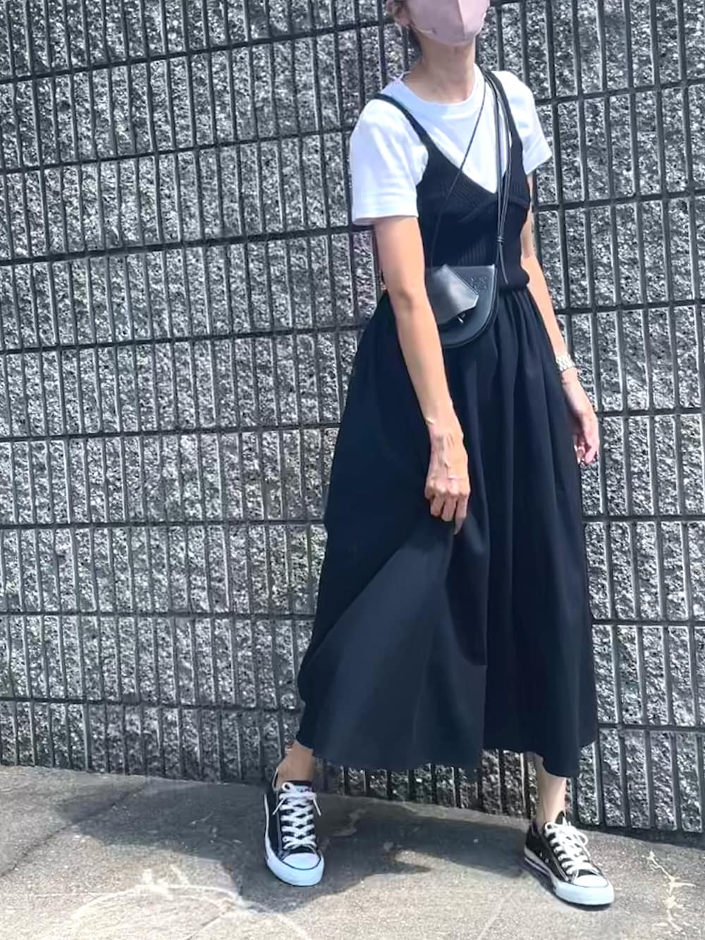 「オトナカジュアル、モノトーン、モノトーンコーデ、スニーカー、コンバース、converse、ローカットスニーカー、楽チンコーデ、オトナ女子、ママコーデ、おでかけ」｜「CONVERSEのCONVERSE コンバース CVS ALL STAR キャンバス オールスター OX（スニーカー、ブラック系）」を使った、u  r  iさん（レディース・171cm）の秋コーディネートの1枚目の写真