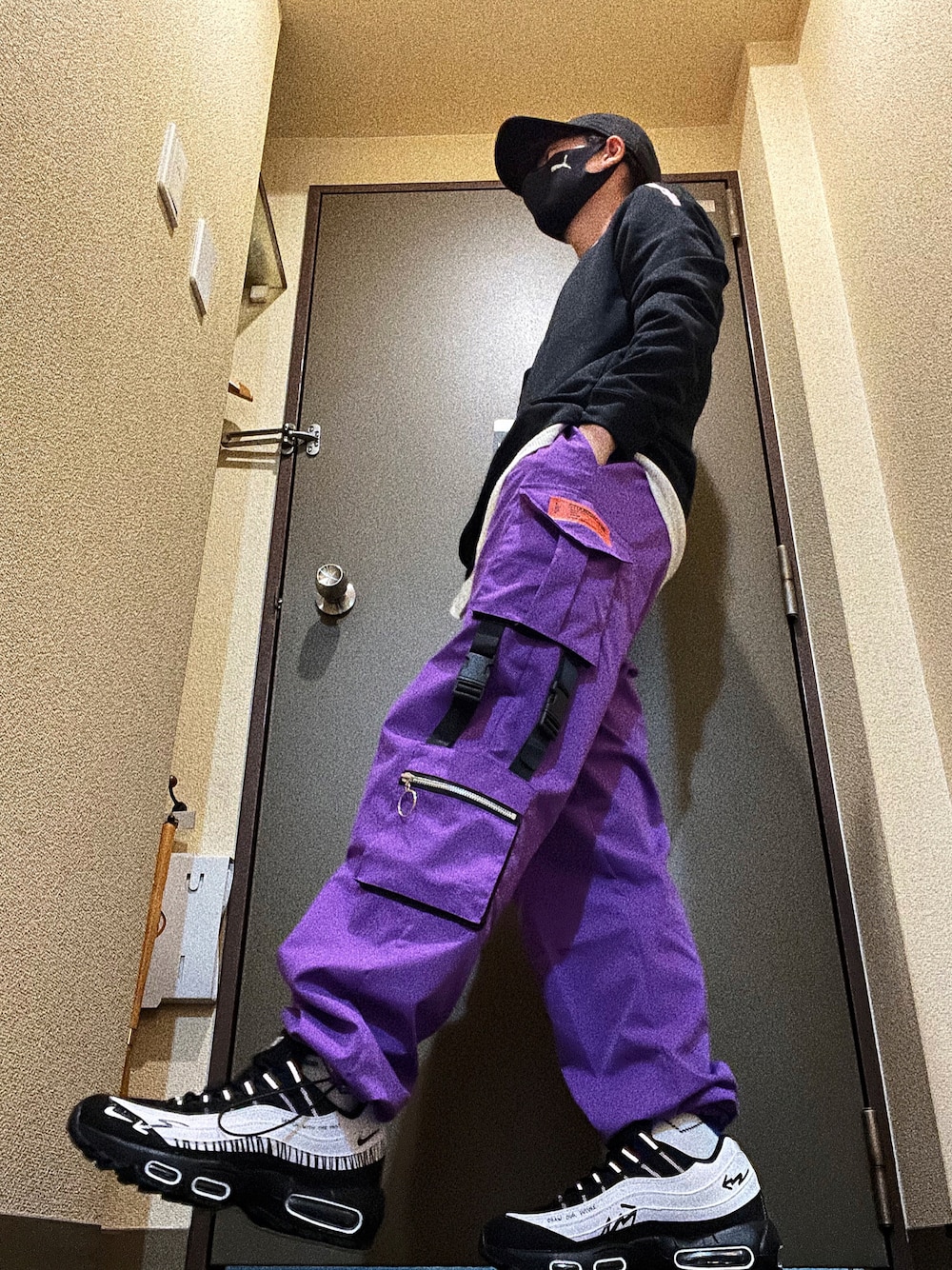 「秋のコーデ、スニーカー」｜「NIKEのアイテム（スニーカー、ブラック系）」を使った、さかいさん（メンズ・170cm）の秋コーディネートの1枚目の写真