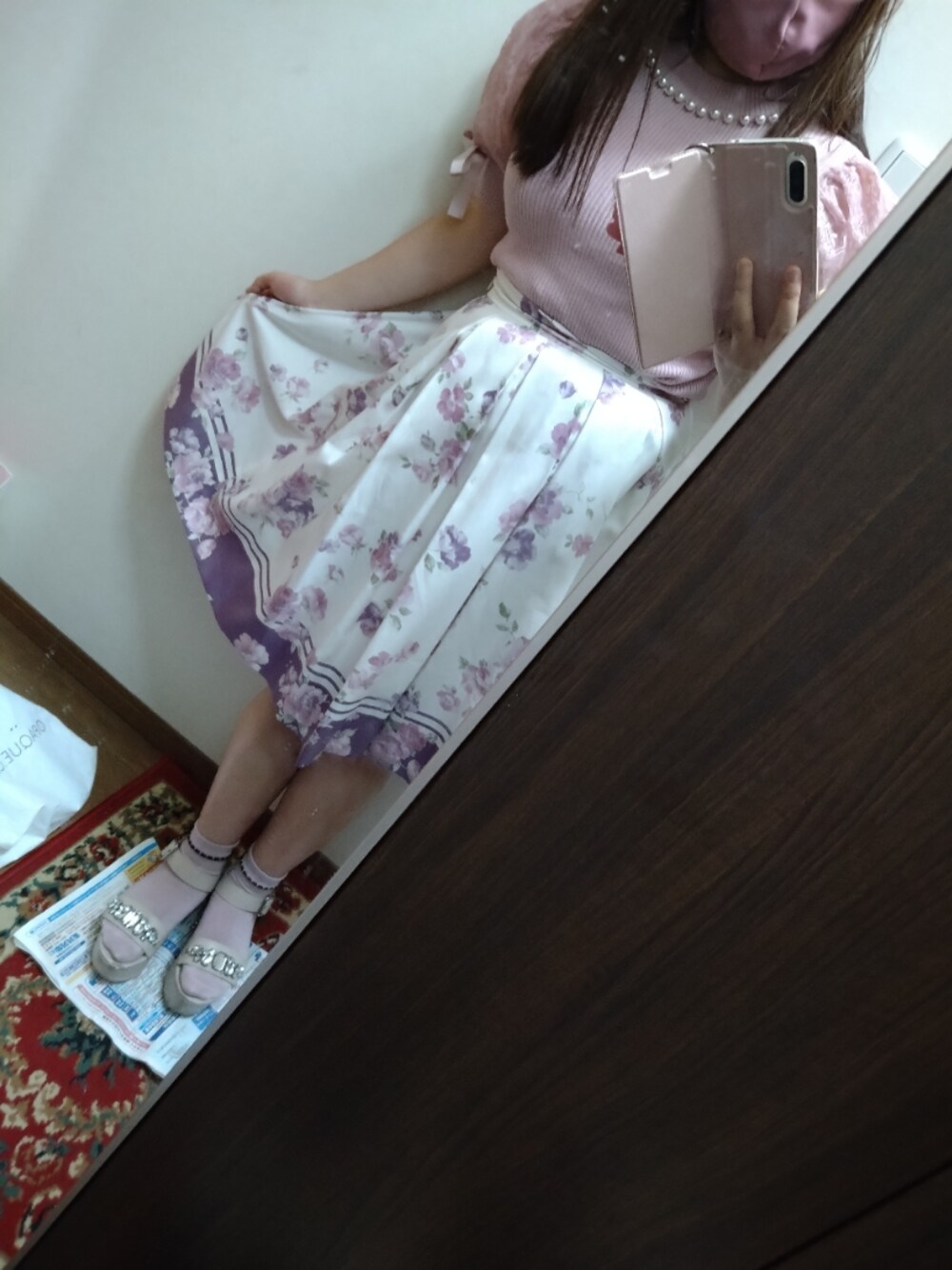 「コロナワクチン2回目、ワクチン接種、ワクチン接種コーデ、MISCH MASCH、swankiss、Swankiss、休日コーデ、threeppy、300円靴下」｜「MISCH MASCHの裾ボーダー花柄フレアースカート（スカート、ピンク系）」を使った、funamonさん（レディース・152cm）の秋コーディネートの1枚目の写真