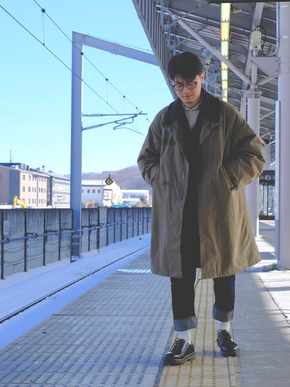 「大人コーデ、アメカジ、ネイビー、革靴、vintage、ig_unijjfu」｜「FREAK'S STOREのWEB限定 ビッグシルエット M-65 ライナーセットモッズコート/コート＆キルティングライナーセット/2枚セット/3WAY（モッズコート、グリーン系）」を使った、JJ Fuさん（メンズ・171cm）の冬コーディネートの1枚目の写真