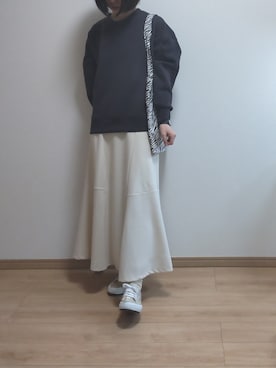 「白スカート」｜「アイテム（スウェット）」を使った、ひよこさん（レディース・163cm）の春コーディネート