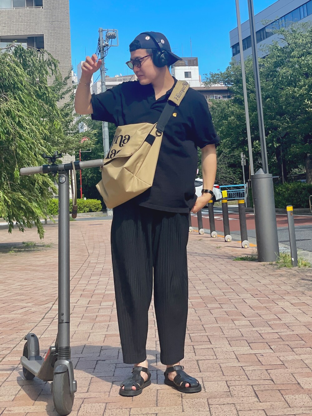 PLEATS PLEASEのアイテムを使った人気ファッションコーディネート 