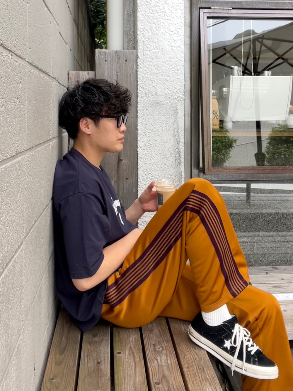 「シンプルコーデ、夏コーデ、ニードルス、ビッグシルエット、休日コーデ、ラフコーデ、夏だ！Tシャツ着よう！、トラックパンツ、ストリート、コンバース、スニーカーコーデ、爽やかコーデ、今日のコーデ、スニーカー、ワンスター」｜「kaoyorinakamiのアイテム（Tシャツ/カットソー、ブルー系）」を使った、あべじゅんやさん（メンズ・183cm）の夏コーディネートの1枚目の写真