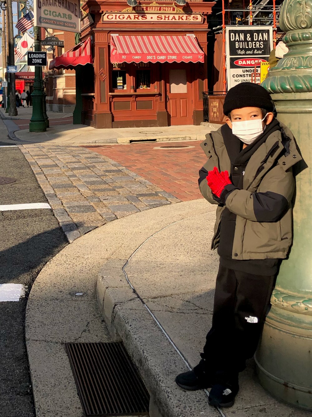 「キッズファッション、休日スタイル、おしゃれさんと繋がりたい、男の子、小学生、ノースフェイス、バルトロ」｜「CIAOPANIC TYPYのカラーニットワッチ（ニットキャップ/ビーニー、レッド系）」を使った、akiruさん（キッズ・120cm）の冬コーディネートの1枚目の写真