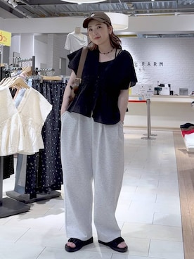 「LOWRYS FARM（ローリーズファーム）のスタイルＵＰクロスカップキャミ　100757（Tシャツ/カットソー、ブラック系）」を使った、かおぽ  さん（レディース・159cm）の春コーディネート