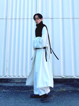「my beautiful landlet（マイビューティフルランドレット）のアイテム（トレンチコート）」を使った、SHUSKさん（メンズ・178cm）の秋コーディネート