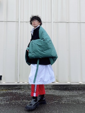 「ロールアップ」｜「アイテム（カバーオール）」を使った、SHUSKさん（メンズ・178cm）の春コーディネート
