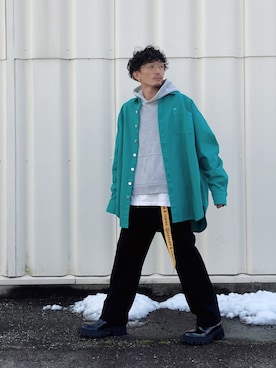 「BALENCIAGA」｜「アイテム（デニムジャケット）」を使った、SHUSKさん（メンズ・178cm）の冬コーディネート