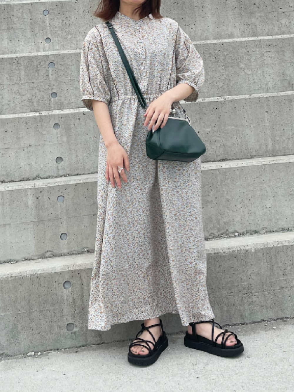 「今日のコーデ、ワンピース、花柄、花柄ワンピース、おしゃれさんと繋がりたい、シンプル」｜「ehka sopoの花柄配色メローワンピース（ワンピース、グリーン系）」を使った、yunさん（レディース・145cm）の夏コーディネートの1枚目の写真