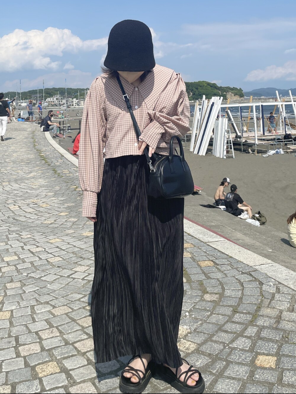 「ゆるコーデ、おしゃれさんと繋がりたい、韓国ファッション、低身長コーデ」｜「LOWRYS FARMのプリーツメロータイトスカート２　264400（スカート、ブラック系）」を使った、yunさん（レディース・145cm）の夏コーディネートの1枚目の写真
