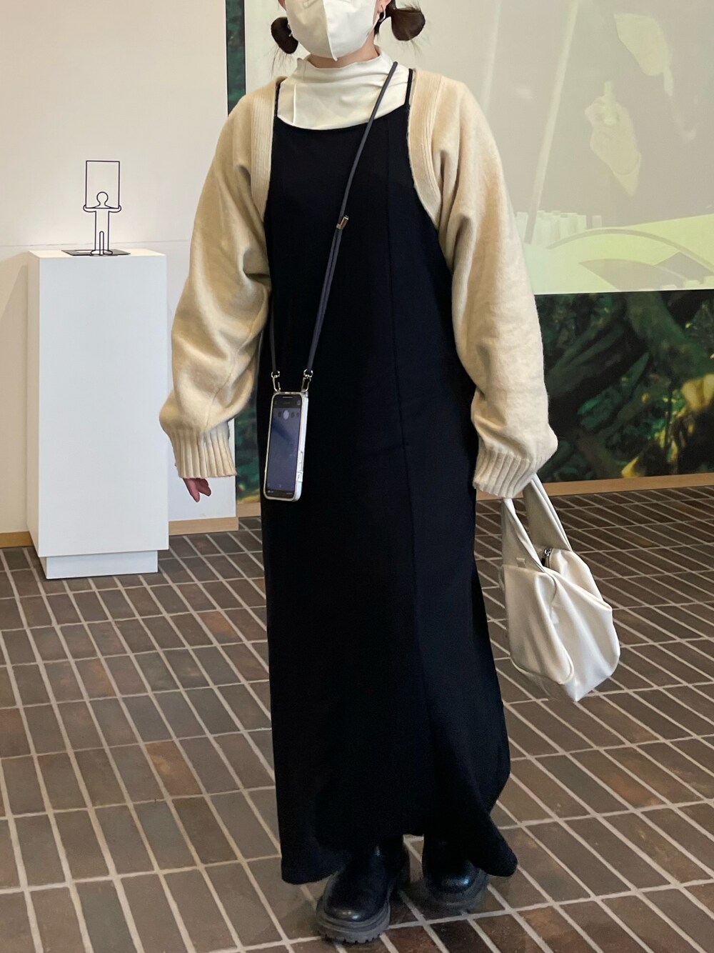 「春服コーデ、モノトーンコーデ、低身長女子、おしゃれさんと繋がりたい、キャミワンピース、Kastane」｜「Kastaneの【新色追加】ポンチキャミワンピース（ワンピース、ブラック系）」を使った、yunさん（レディース・145cm）の春コーディネートの1枚目の写真