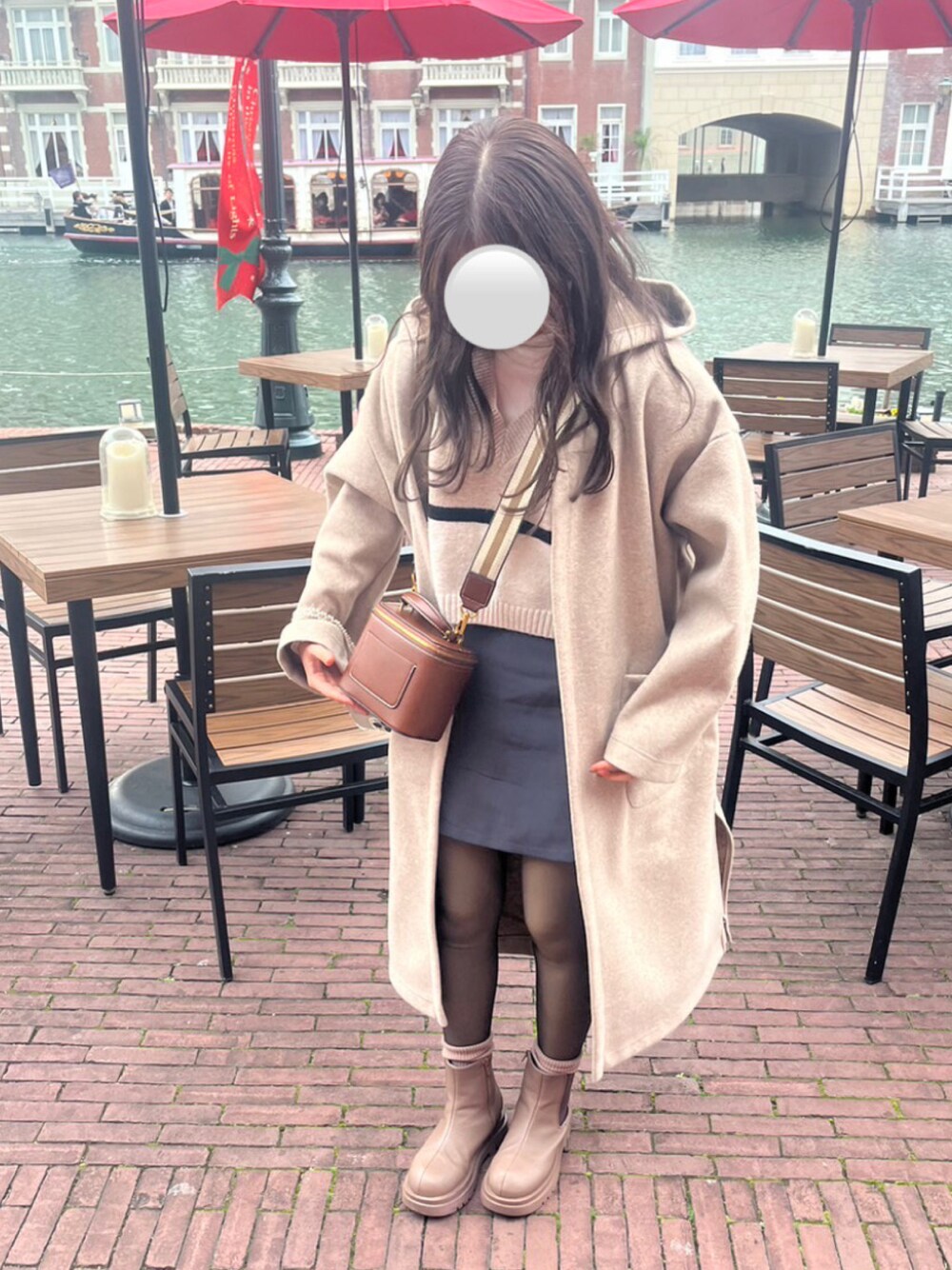 「旅行コーデ、お出かけコーデ、ロングコート、冬コーデ、大人可愛い」｜「しまむらのアイテム（ダウンジャケット/コート、ベージュ系）」を使った、04naa___さん（レディース・154cm）の冬コーディネートの1枚目の写真