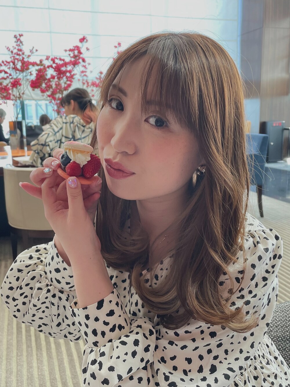 「お出かけコーデ日記、オトナカジュアル、モノトーン、お洒落さんとつながりたい、きれいめコーディネート、ワンピーススタイル、低身長コーデ、ootd、いいね、save、フォローお願いします🤑、chanel、しまむら、お出かけコーデ、初夏コーデ、カジュアルコーデ、大人カジュアル」｜「しまむらのアイテム（ワンピース、ホワイト系）」を使った、arisaさん（レディース・153cm）の春コーディネートの1枚目の写真