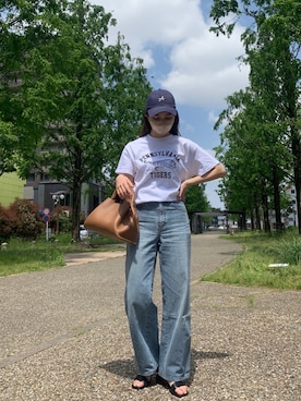 「UNIQLO（ユニクロ）のハイライズワイドストレートジーンズ（デニムパンツ）」を使った、ずんさん（レディース・161cm）の春コーディネート