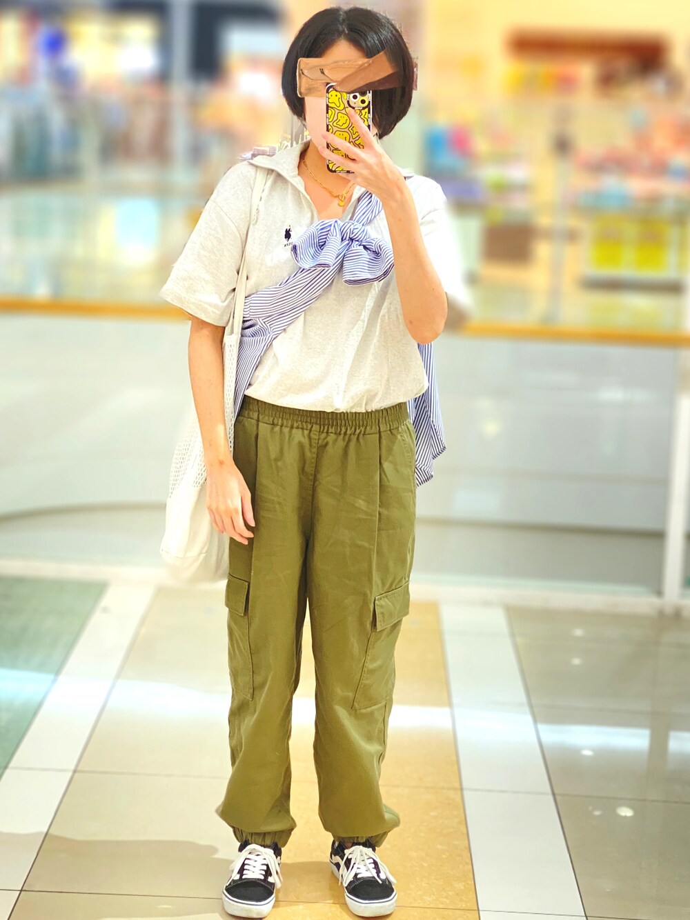 「ハーフジップ、たすき掛け、カーゴパンツ、プチプラコーデ、シンプルコーデ、おしゃれさんと繋がりたい、メッシュバッグ」｜「GUのアイテム（シャツ/ブラウス、ブルー系）」を使った、Yマンさん（レディース・162cm）の夏コーディネートの1枚目の写真