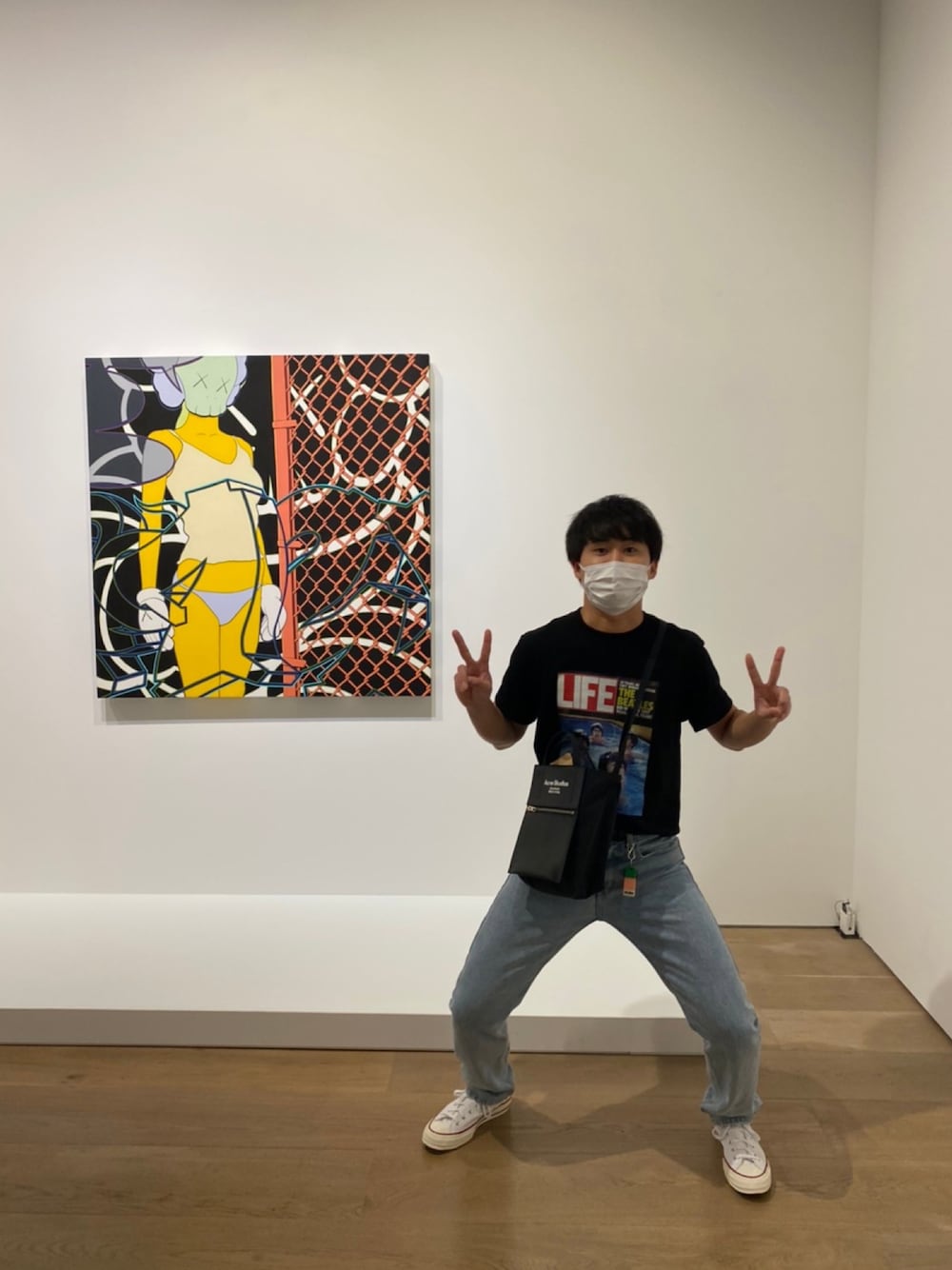 「今日のコーデ、夏コーデ、低身長コーデ、Tシャツ、BEAMS、CT70s、have a good time、AcneStudios、ジーンズ、デニム、デニムパンツ、黒、LIFE!、アート、ラフコーデ」｜「BEAMSのアイテム（Tシャツ/カットソー、ブラック系）」を使った、ぽさん（メンズ・168cm）の夏コーディネートの1枚目の写真