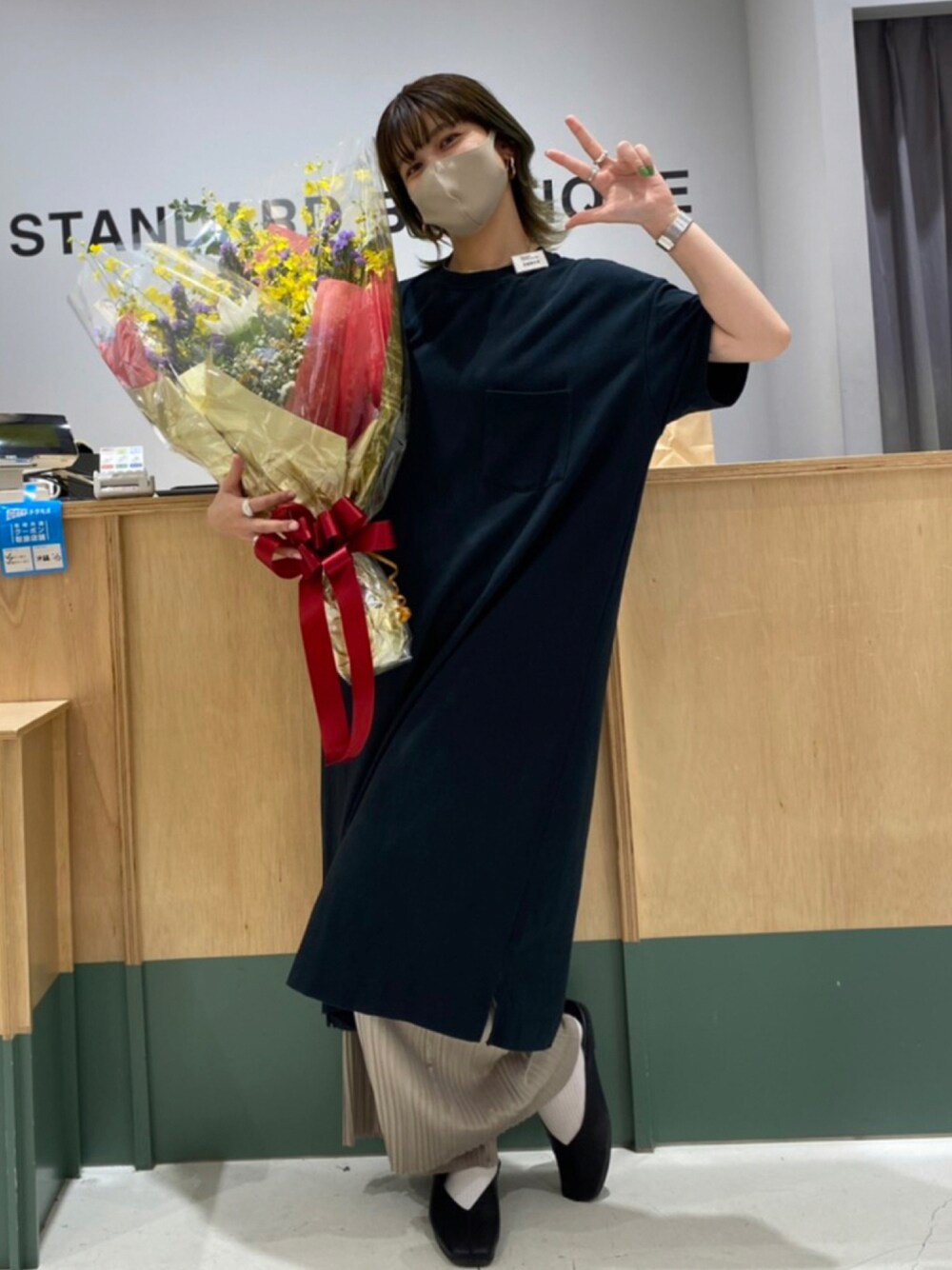 「ラクチンコーデ、シンプルコーデ、モノトーンコーデ、ワンピース、Tシャツワンピ、休日スタイル、バレエシューズ」｜「CRAFT STANDARD BOUTIQUEのポケット付キワンピース　＊（ワンピース、ブラック系）」を使った、YURINAさん（レディース・161cm）の夏コーディネートの1枚目の写真