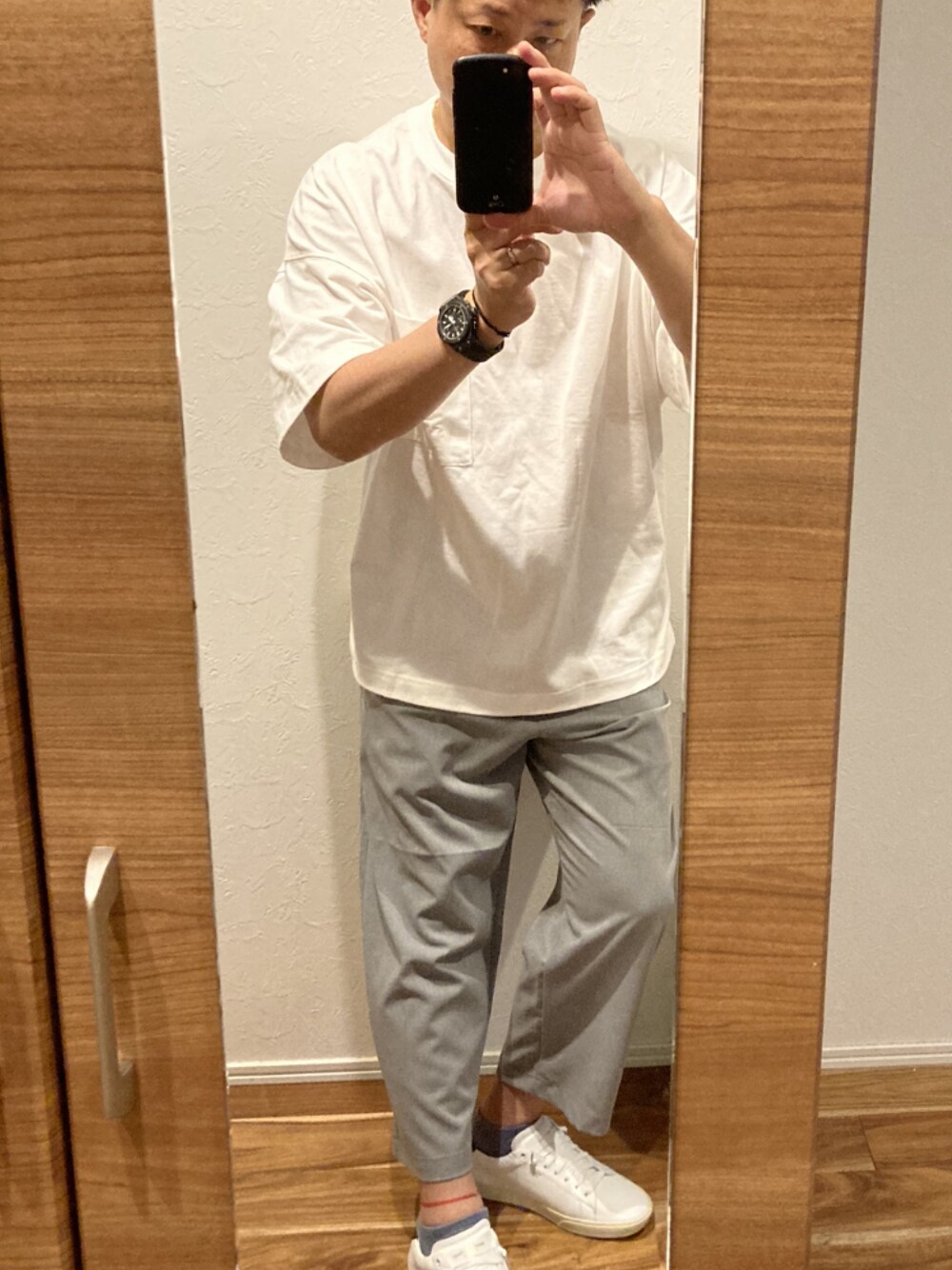 「夏コーデ、ラフコーデ、今日のコーデ、モノトーンコーデ、ビッグシルエット、白Tシャツ、シンプルコーデ、オーバーサイズ、プチプラコーデ」｜「GUのアイテム（Tシャツ/カットソー、ホワイト系）」を使った、makotoさん（メンズ・170cm）の夏コーディネートの1枚目の写真