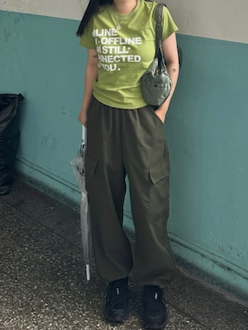 「アイテム（カーゴパンツ）」を使った、 李奈さん（レディース・158cm）の夏コーディネート