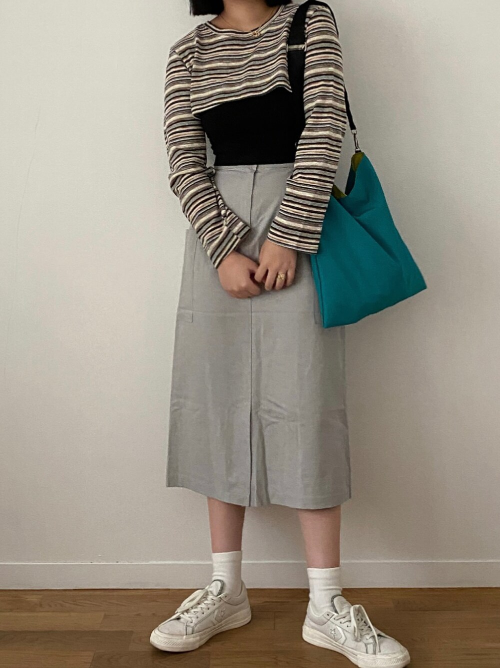 「夏コーデ、休日コーデ、シンプルコーデ、ootd、韓国ファッション、クロップドトップス、ショルダーバッグ、スニーカー、スニーカーコーデ、ロングスカート、カラーコーデ、淡色コーデ、着回しコーデ、ロングワンピース、いいね、save、フォローお願いします🤑」｜「CONVERSEのconverse コンバース PRORIDE SK CV OX プロライド SK CV オックス 34200250 WHITE/GREEN（スニーカー、ホワイト系）」を使った、 李奈さん（レディース・158cm）の夏コーディネートの1枚目の写真