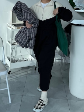 「ワンピース×スニーカー」｜「アイテム（スリッポン）」を使った、 李奈さん（レディース・158cm）の冬コーディネート